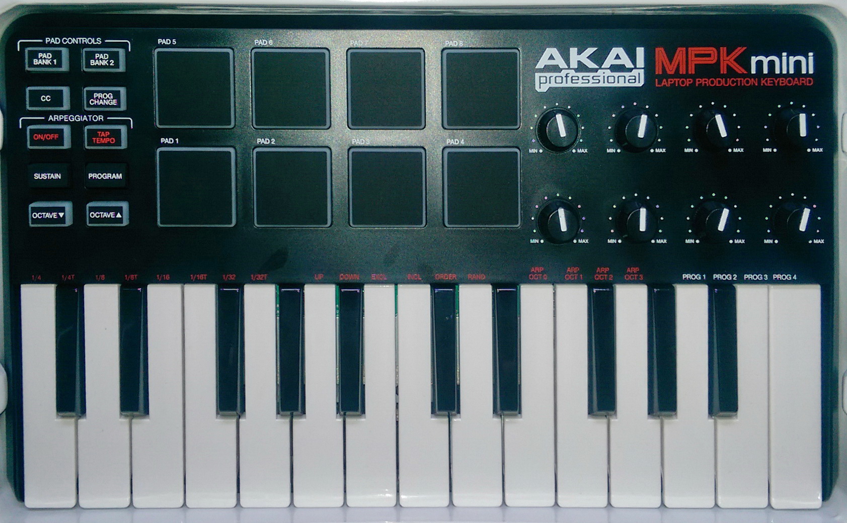 AKAI_MPK_mini_MIDI_hangszer.jpg