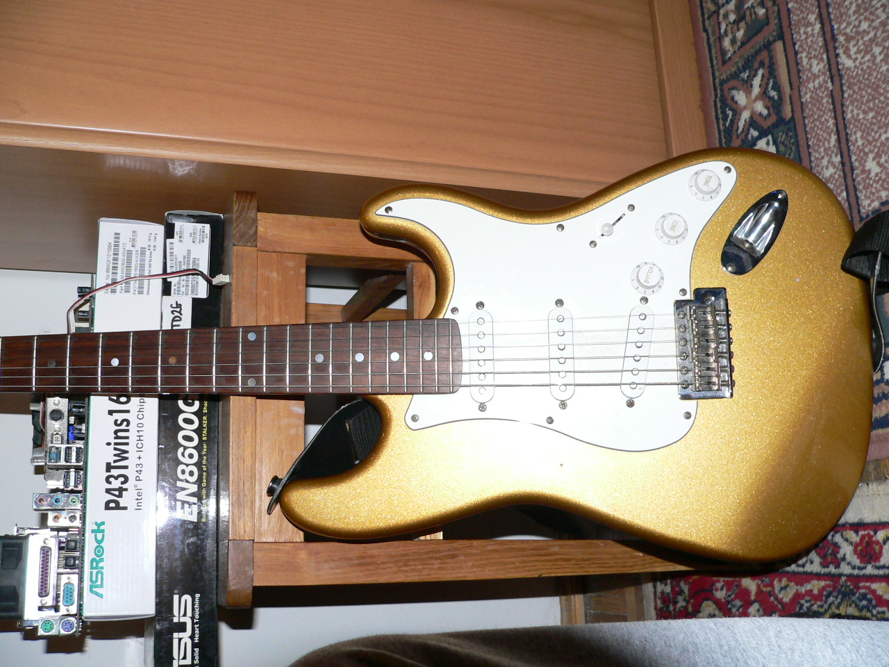 Fender_strat_P1090197.JPG